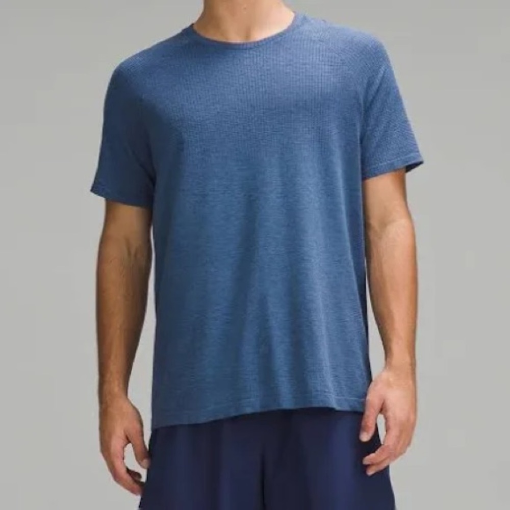 Lululemon Men’s Metal Vent Tech Short-Sleeve Tee size XS, Extra Small Blue